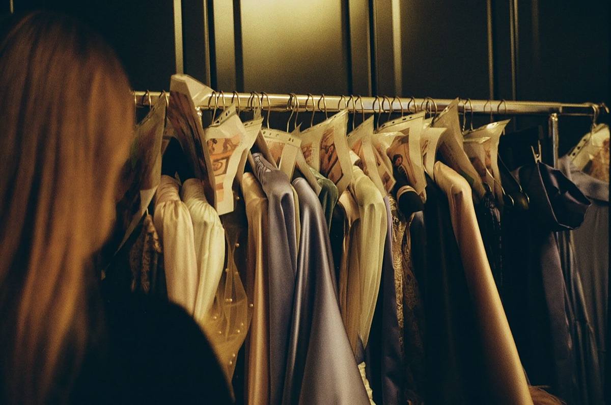 Caro diario: Luxury clothing rack in high-end store