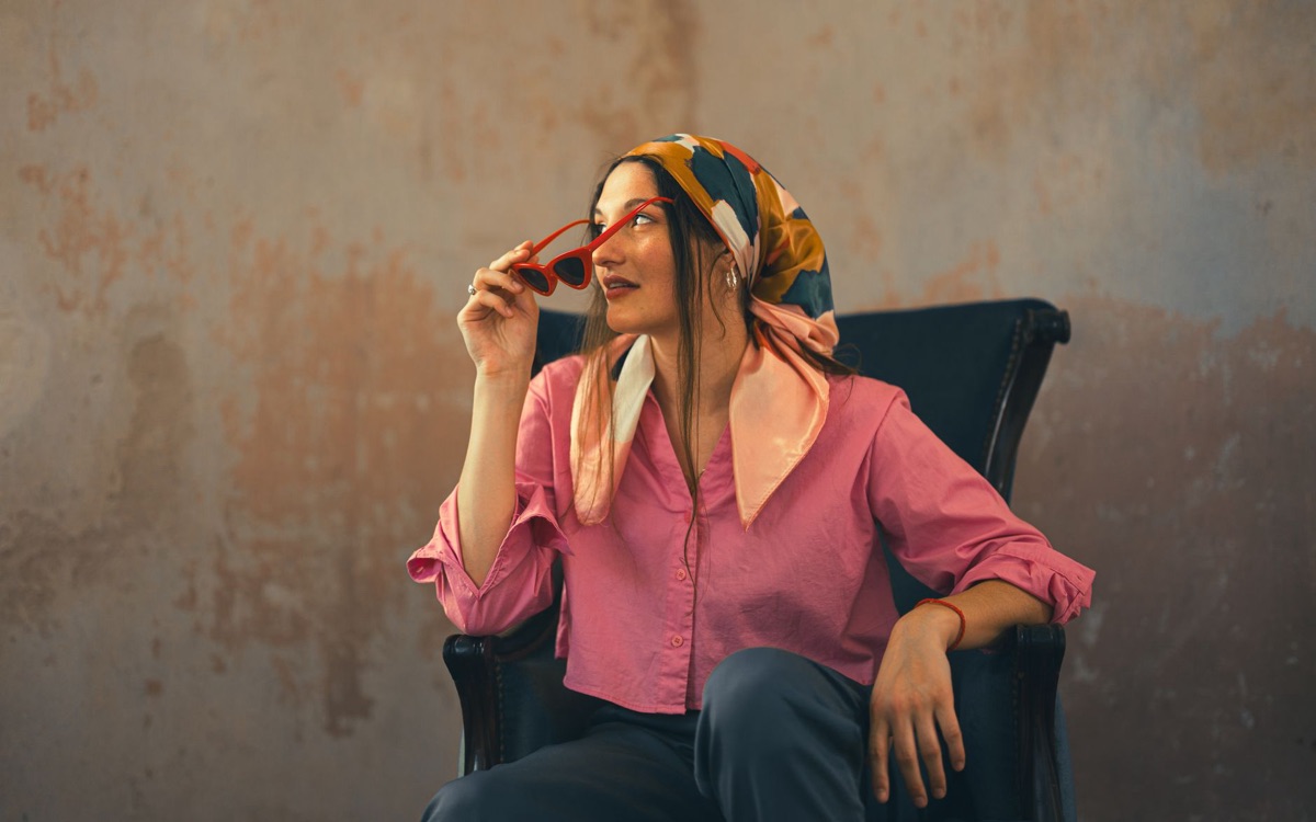 Retro fashion influencer with contemporary style