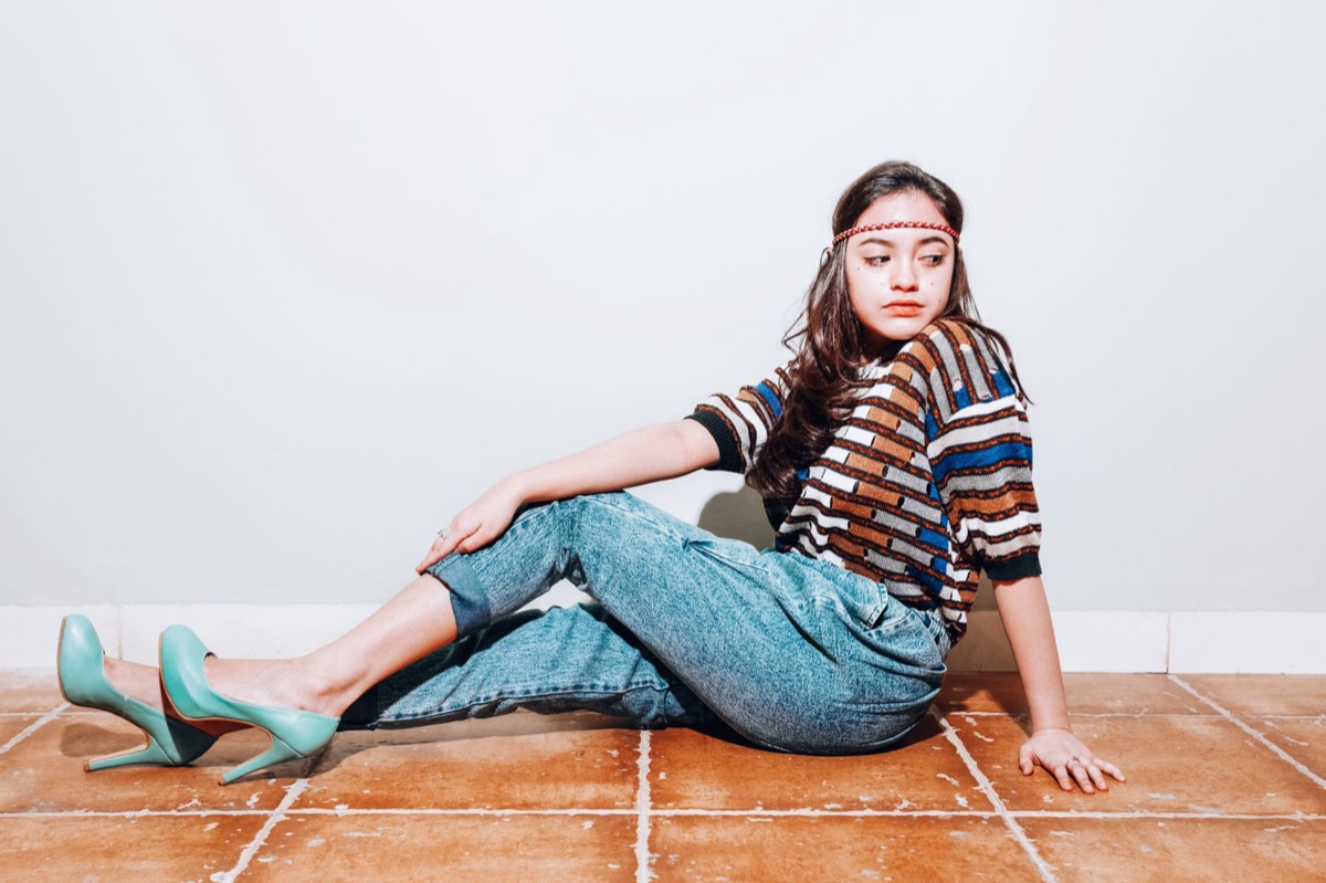 outfit retro con twist moderno