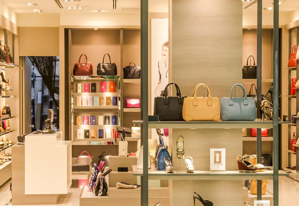服、小売店、バッグ、靴、店、店、ショッピング、レタイン、ファッション、 luxury、棚、展示、店、店、店、ショッピング、ショッピング、ショッピング、店
